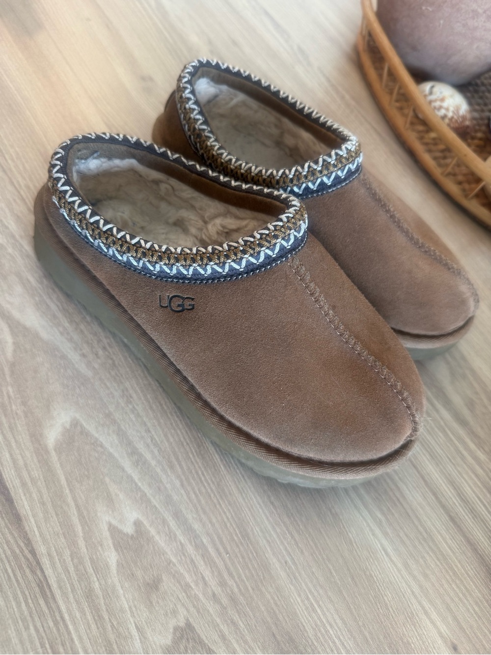 UGG Women’s Tasman Suede Slippers Chestnut Brown Size 5
